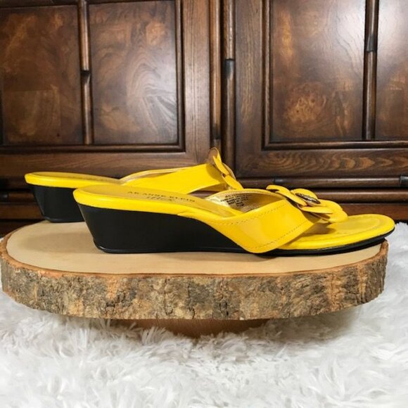 Ann Klein Iflex 3D Flower Patent Faux Leather Wedge Thong Sandal - Picture 5 of 9